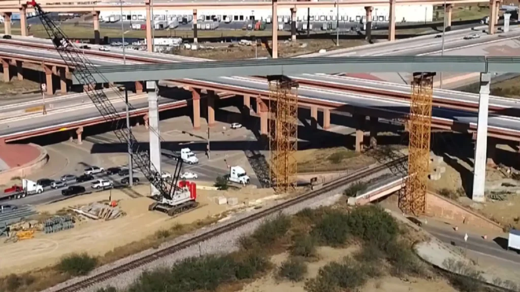 Logistics corridor drainage Laredo — TDR ULTRA 12–60 in corrugated HDPE pipe being installed at the RTM Civil project near the World Trade Bridge, Laredo, Texas