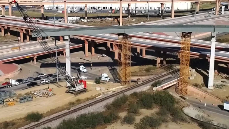 Logistics corridor drainage Laredo — TDR ULTRA 12–60 in corrugated HDPE pipe being installed at the RTM Civil project near the World Trade Bridge, Laredo, Texas